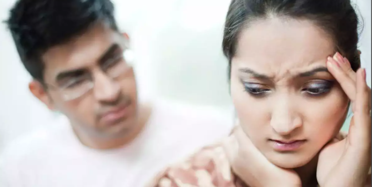 दंपति ने मांगी लोगों से सलाह।